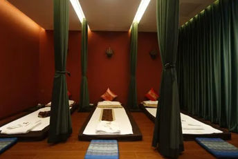 广州番禺泰式按摩的被动瑜伽：当身体被折叠成诗